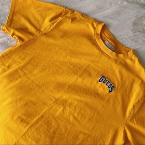 🌱 SOLD 🌱 Yellow Guess Tshirt